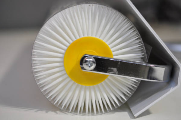 Stachelroller - Entlüftungsroller 50 cm breit 30 mm Stacheln mit Spritzschutz